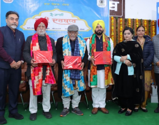 Department of Language Punjab organized a tri-lingual poet's court